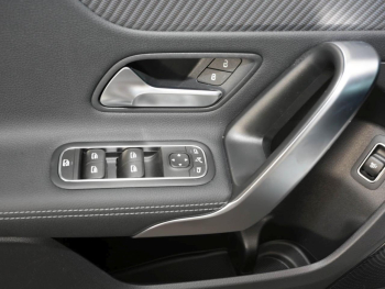 Mercedes-Benz A 180 Limousine Progressive MBUX Navi AHK 360°