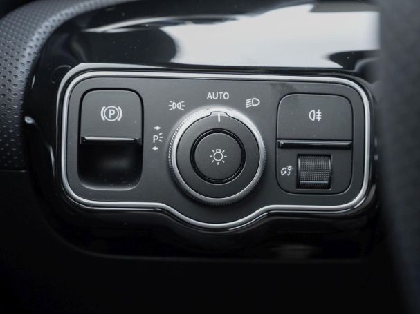 Mercedes-Benz A 180 Limousine AMG Distronic Panorama Kamera