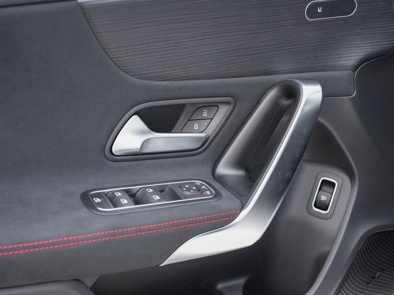 Mercedes-Benz A 180 Limousine AMG Distronic Panorama Kamera