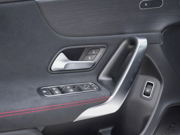 Mercedes-Benz A 180 Limousine AMG Distronic Panorama Kamera