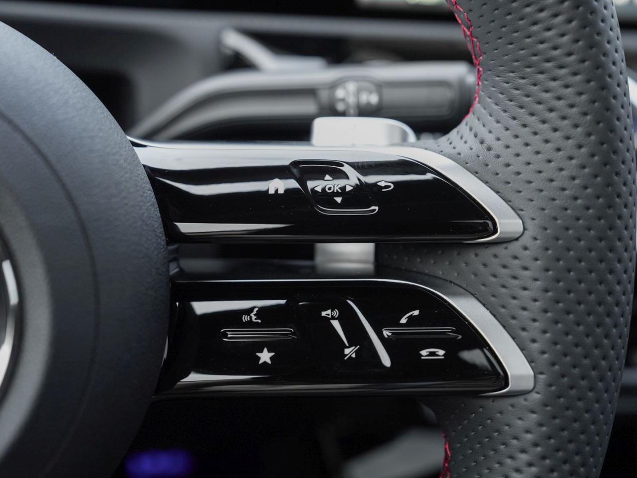 Mercedes-Benz A 180 Limousine AMG Distronic Panorama Kamera