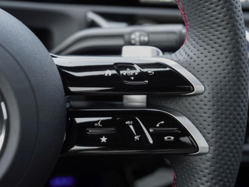 Mercedes-Benz A 180 Limousine AMG Distronic Panorama Kamera