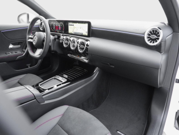 Mercedes-Benz A 180 Limousine AMG Distronic Panorama Kamera