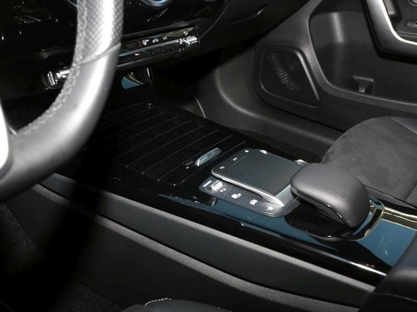 Mercedes-Benz A 200 d Limousine AMG Night Edition2020 MBUXNavi Mercedes-Benz A 200 d Limousine AMG Night Edition2020 MBUXNavi