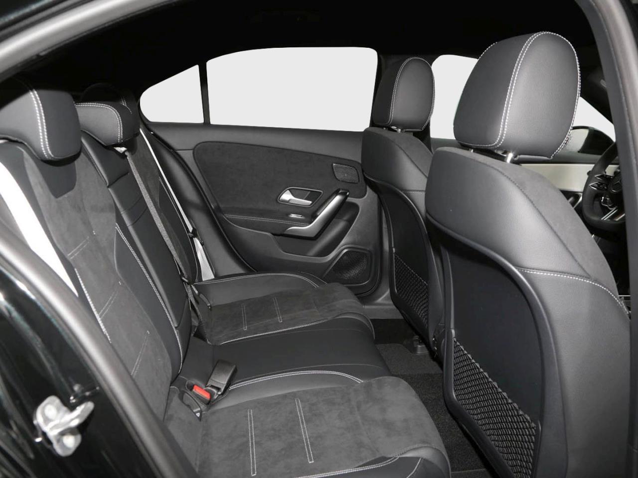 Mercedes-Benz A 200 Limousine AMG Night Distronic AHK Kamera