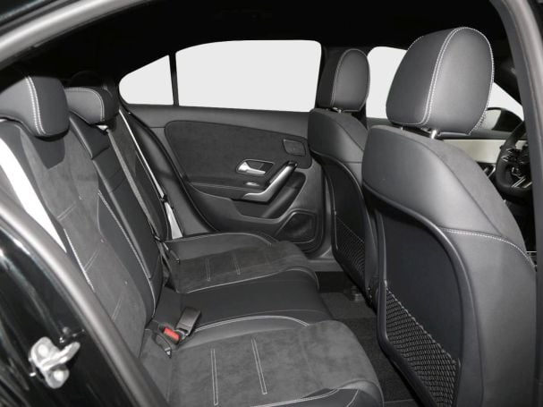 Mercedes-Benz A 200 Limousine AMG Night Distronic AHK Kamera Mercedes-Benz A 200 Limousine AMG Night Distronic AHK Kamera