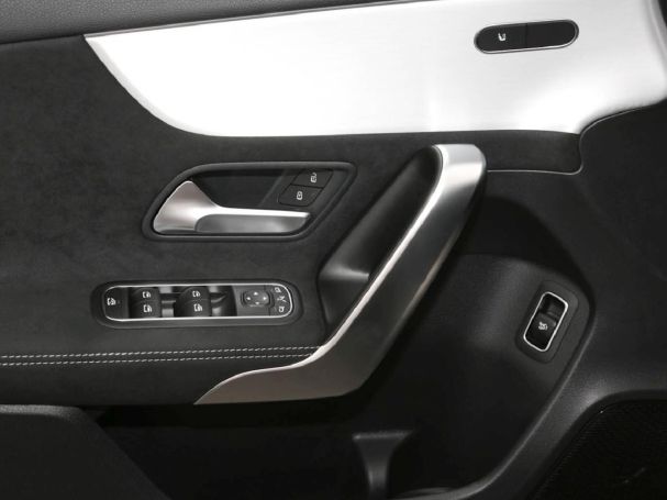 Mercedes-Benz A 200 Limousine AMG Night Distronic AHK Kamera Mercedes-Benz A 200 Limousine AMG Night Distronic AHK Kamera