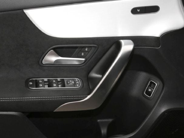 Mercedes-Benz A 200 Limousine AMG Night Distronic AHK Kamera Mercedes-Benz A 200 Limousine AMG Night Distronic AHK Kamera