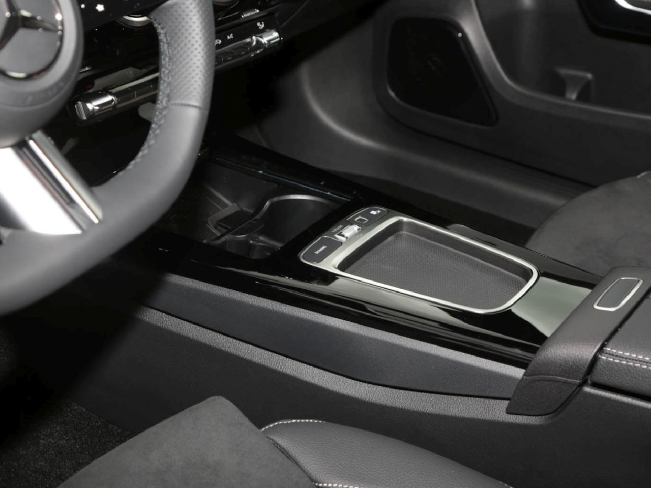 Mercedes-Benz A 200 Limousine AMG Night Distronic AHK Kamera