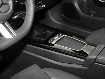 Mercedes-Benz A 200 Limousine AMG Night Distronic AHK Kamera