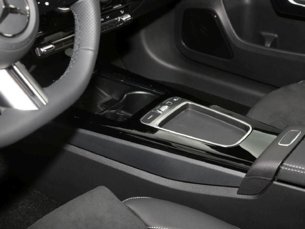 Mercedes-Benz A 200 Limousine AMG Night Distronic AHK Kamera Mercedes-Benz A 200 Limousine AMG Night Distronic AHK Kamera