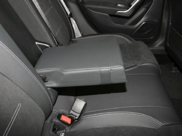 Mercedes-Benz A 200 Limousine AMG Night Distronic AHK Kamera Mercedes-Benz A 200 Limousine AMG Night Distronic AHK Kamera