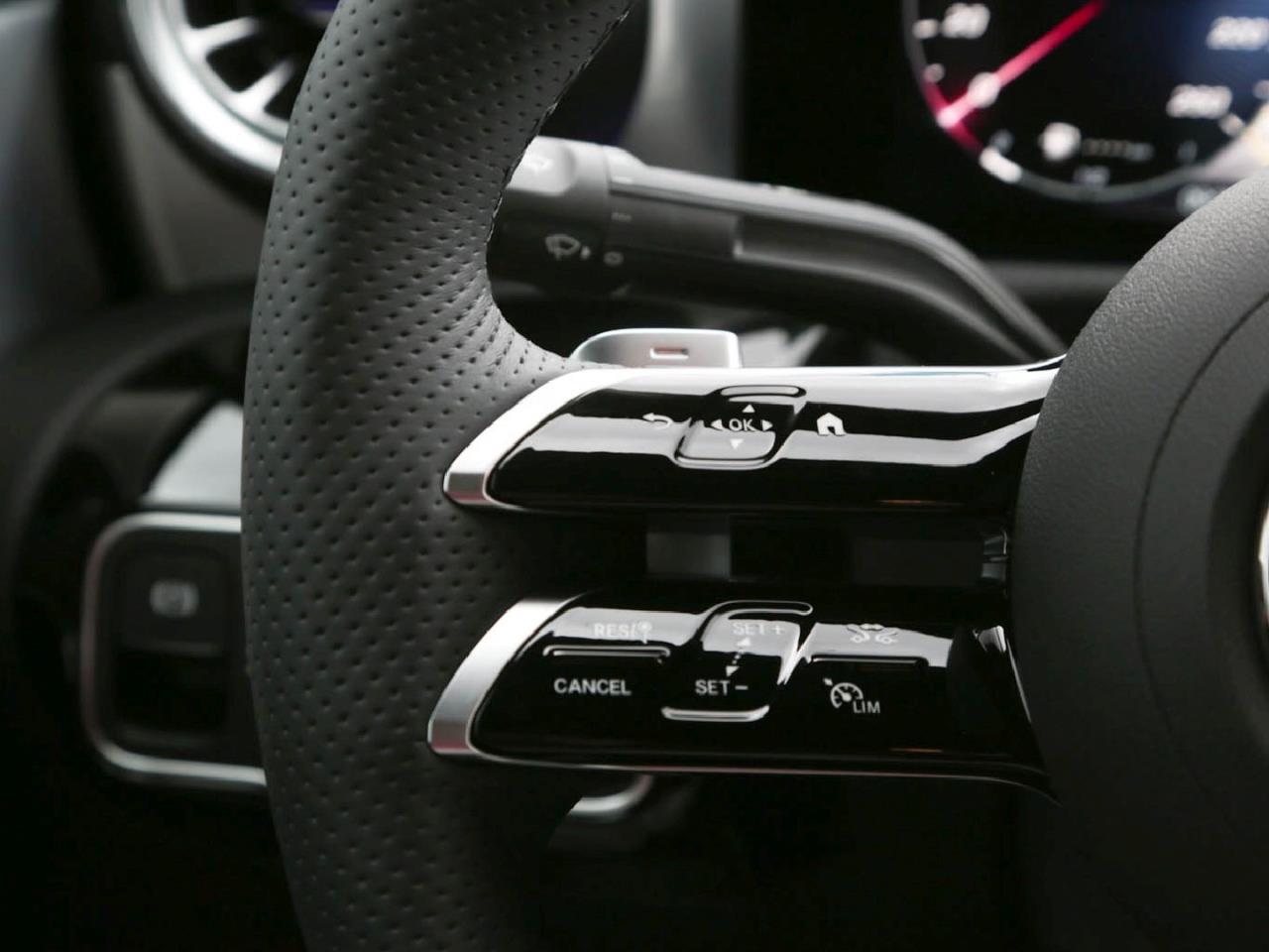 Mercedes-Benz A 200 Limousine AMG Night Distronic AHK Kamera