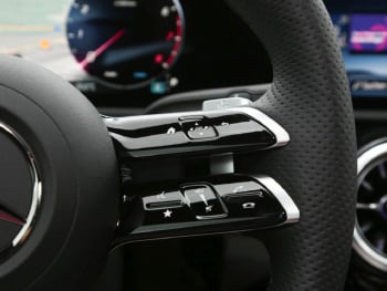 Mercedes-Benz A 200 Limousine AMG Night Distronic AHK Kamera