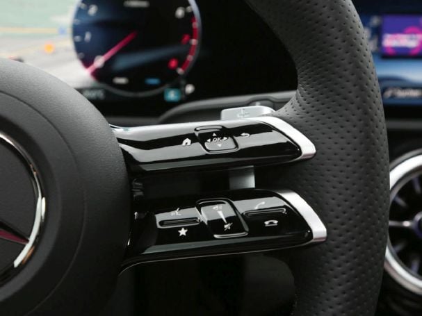 Mercedes-Benz A 200 Limousine AMG Night Distronic AHK Kamera Mercedes-Benz A 200 Limousine AMG Night Distronic AHK Kamera