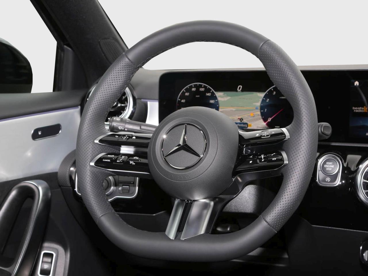 Mercedes-Benz A 200 Limousine AMG Night Distronic AHK Kamera