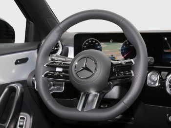 Mercedes-Benz A 200 Limousine AMG Night Distronic AHK Kamera