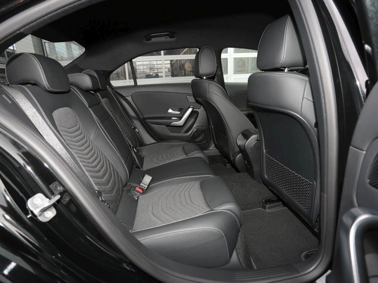 Mercedes-Benz A 200 Limousine Progressive Night AHK 360° SpurH