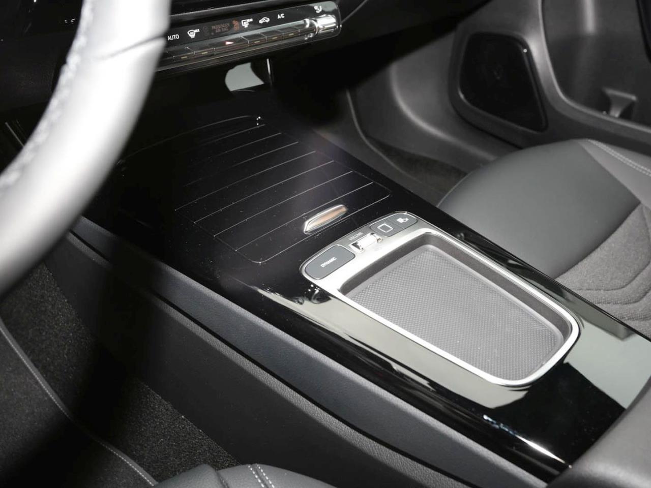 Mercedes-Benz A 200 Limousine Progressive Night AHK 360° SpurH