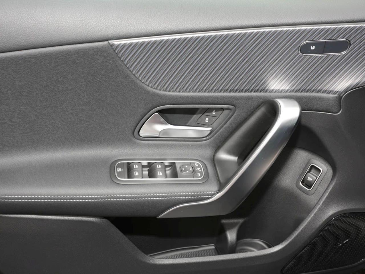 Mercedes-Benz A 200 Limousine Progressive Night AHK 360° SpurH