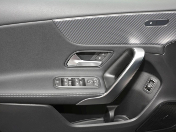 Mercedes-Benz A 200 Limousine Progressive Night AHK 360° SpurH