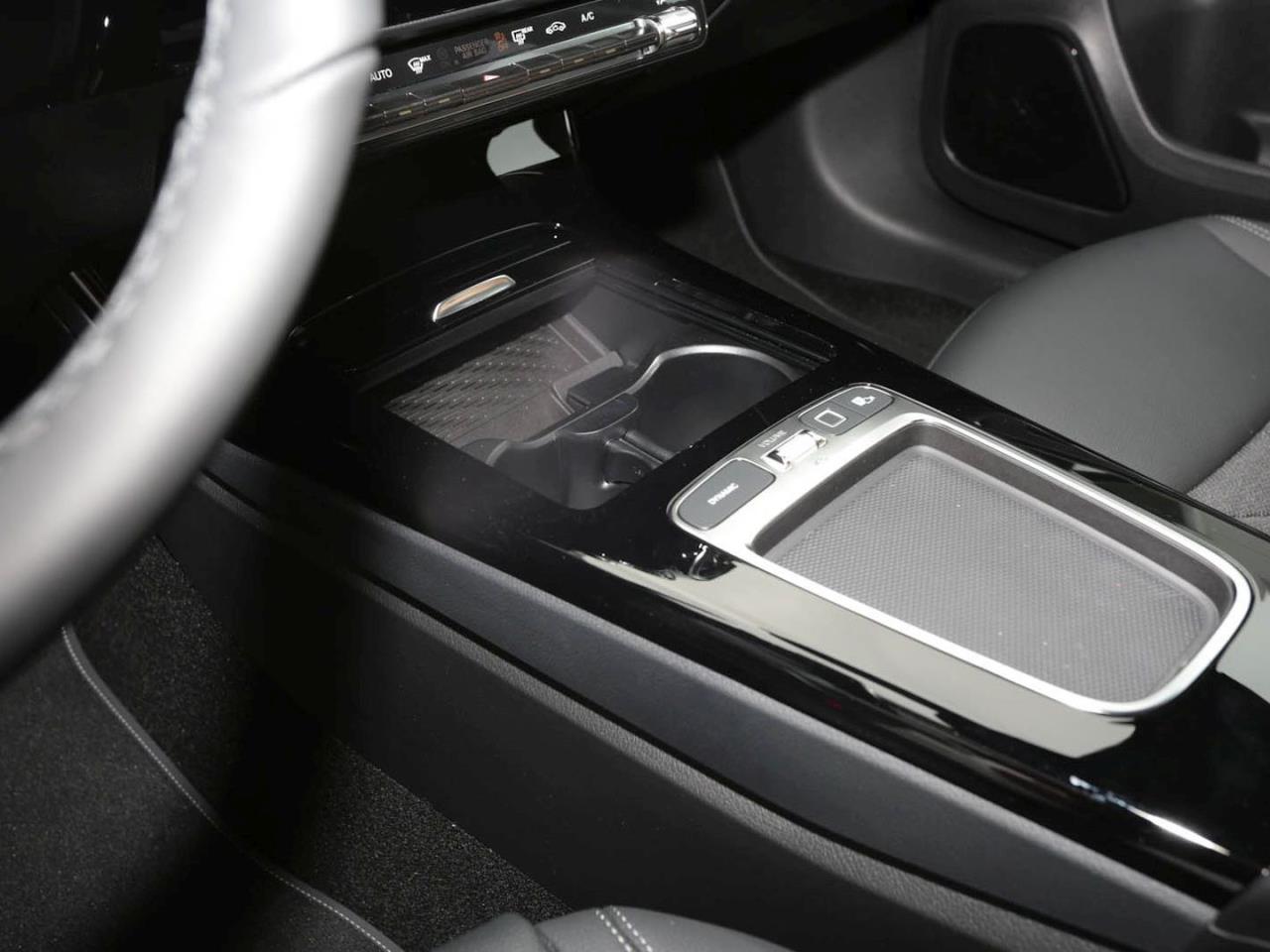 Mercedes-Benz A 200 Limousine Progressive Night AHK 360° SpurH