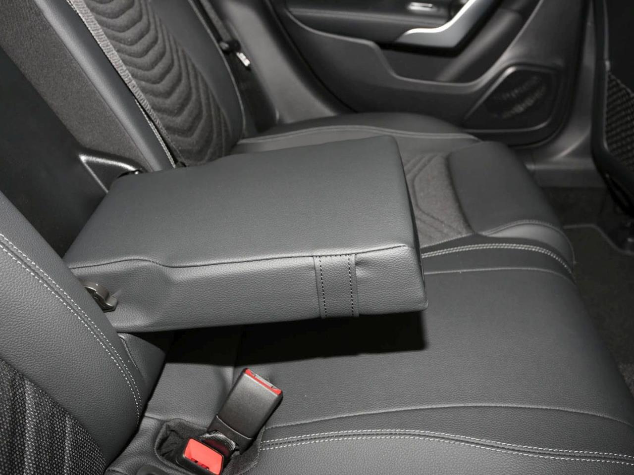 Mercedes-Benz A 200 Limousine Progressive Night AHK 360° SpurH