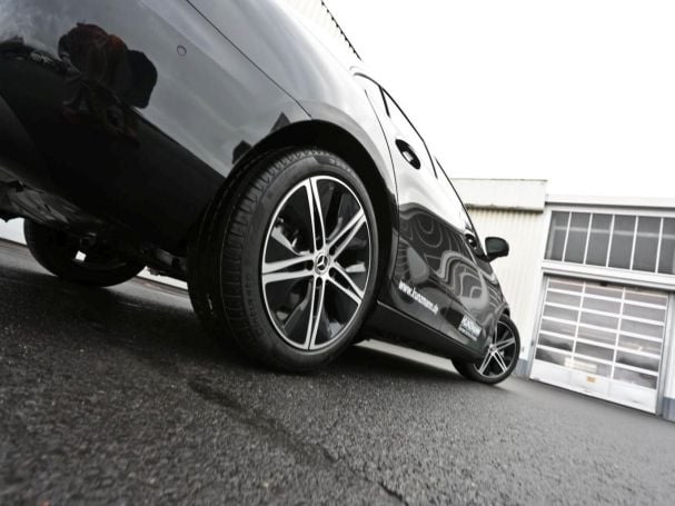 Mercedes-Benz A 200 Limousine Progressive Night AHK 360° SpurH