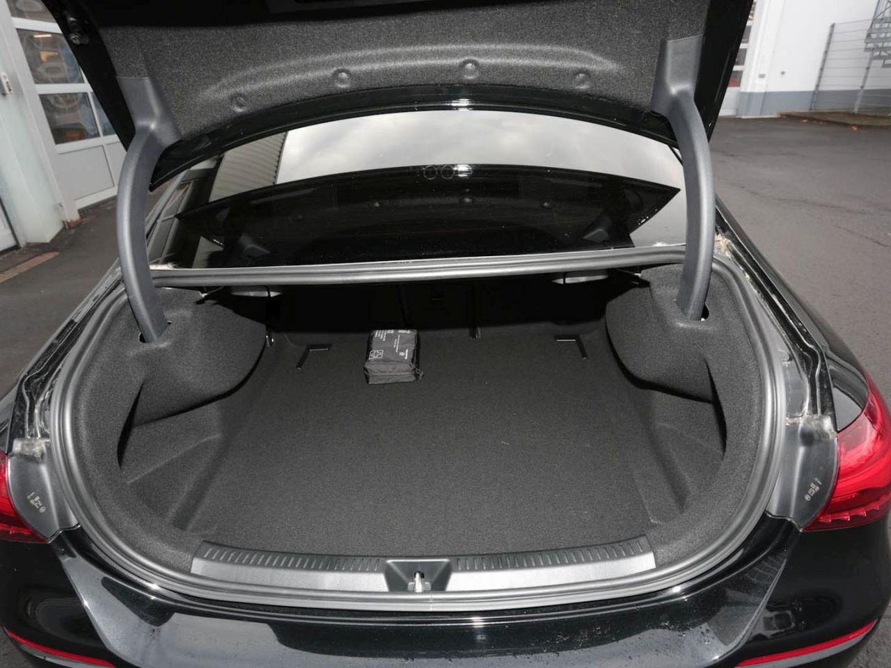 Mercedes-Benz A 200 Limousine Progressive Night AHK 360° SpurH