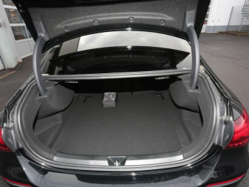 Mercedes-Benz A 200 Limousine Progressive Night AHK 360° SpurH