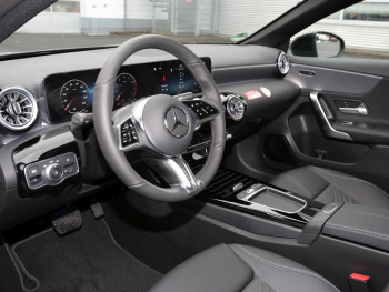 Mercedes-Benz A 200 Limousine Progressive Night AHK 360° SpurH