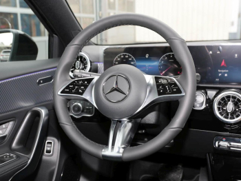 Mercedes-Benz A 200 Limousine Progressive Night AHK 360° SpurH