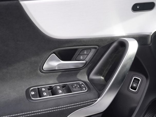 Mercedes-Benz A 200 Limousine AMG Night Standhzg Distronic AHK