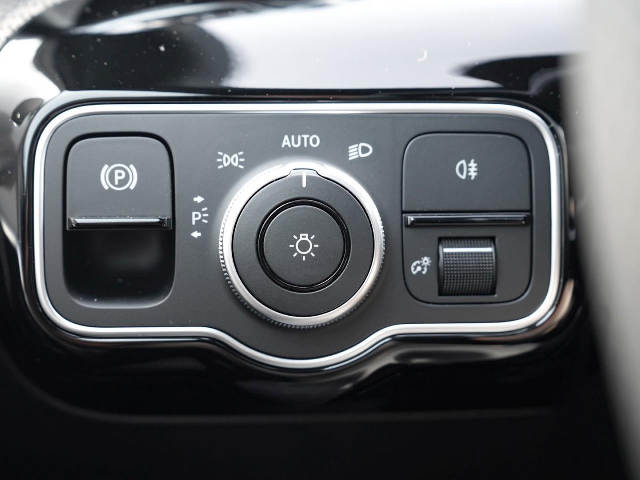 Mercedes-Benz A 200 Limousine AMG Night Standhzg Distronic AHK