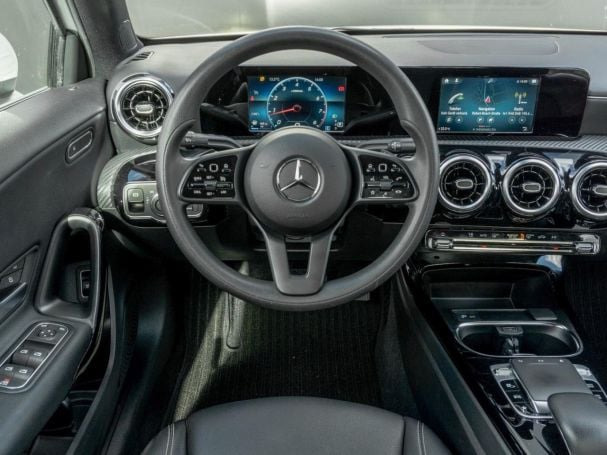 Mercedes-Benz A 200 Limousine Style Park-Paket Sitzheizung