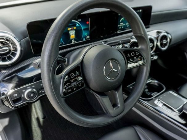 Mercedes-Benz A 200 Limousine Style Park-Paket Sitzheizung