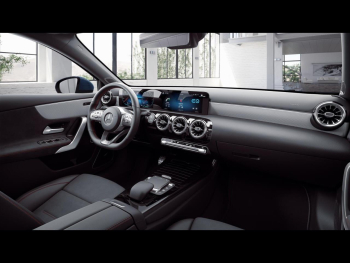 Mercedes-Benz A 250 e Limousine AMG Distronic Panorama 360°