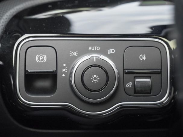 Mercedes-Benz A 250 e Limousine AMG Night Panorama 360° SpurP