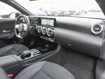 Mercedes-Benz A 250 e Limousine AMG Night Panorama 360° SpurP