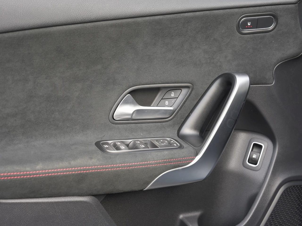 Mercedes-Benz A 250 e Limousine AMG Night Panorama 360° SpurP