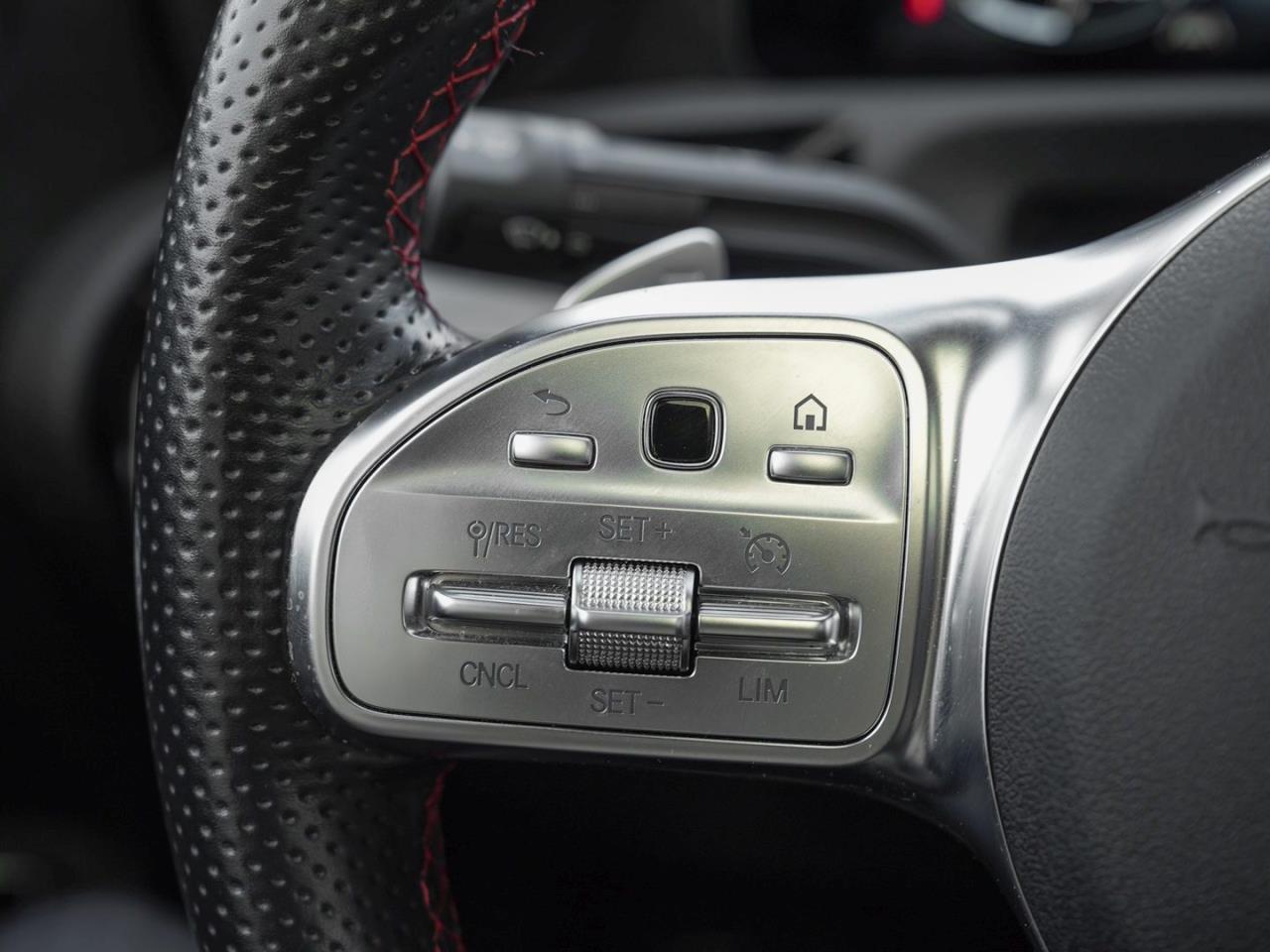 Mercedes-Benz A 250 e Limousine AMG Night Panorama 360° SpurP