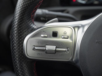 Mercedes-Benz A 250 e Limousine AMG Night Panorama 360° SpurP