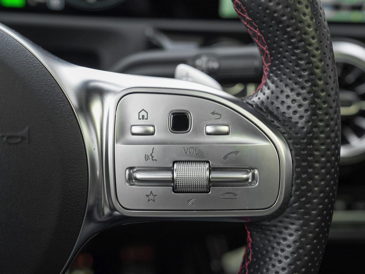 Mercedes-Benz A 250 e Limousine AMG Night Panorama 360° SpurP