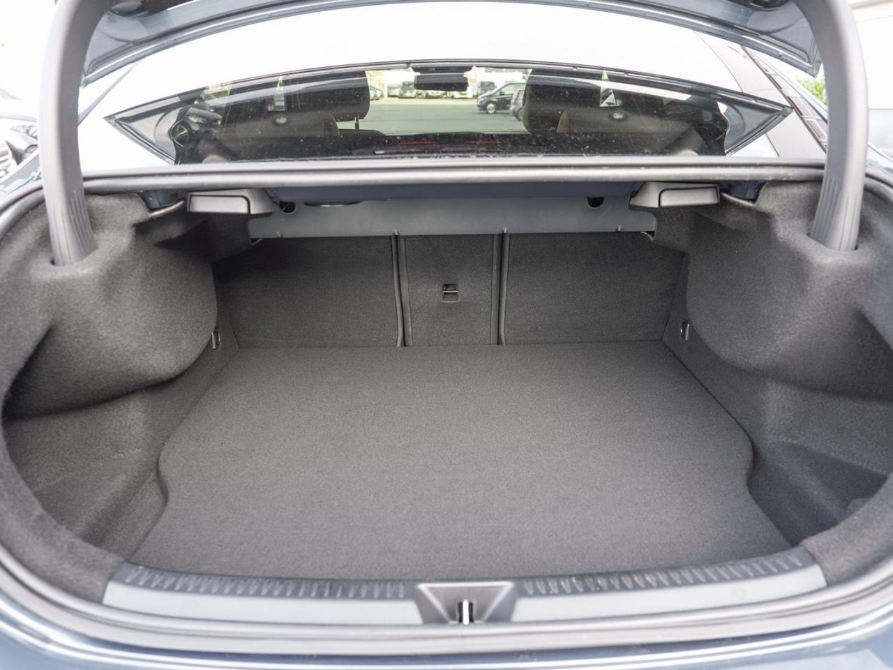 Mercedes-Benz A 250 e Limousine AMG Night Panorama 360° SpurP