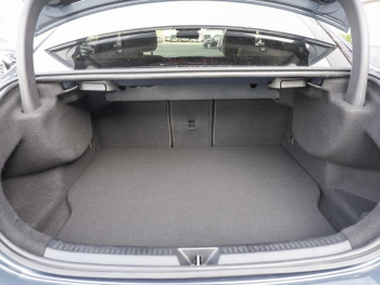 Mercedes-Benz A 250 e Limousine AMG Night Panorama 360° SpurP