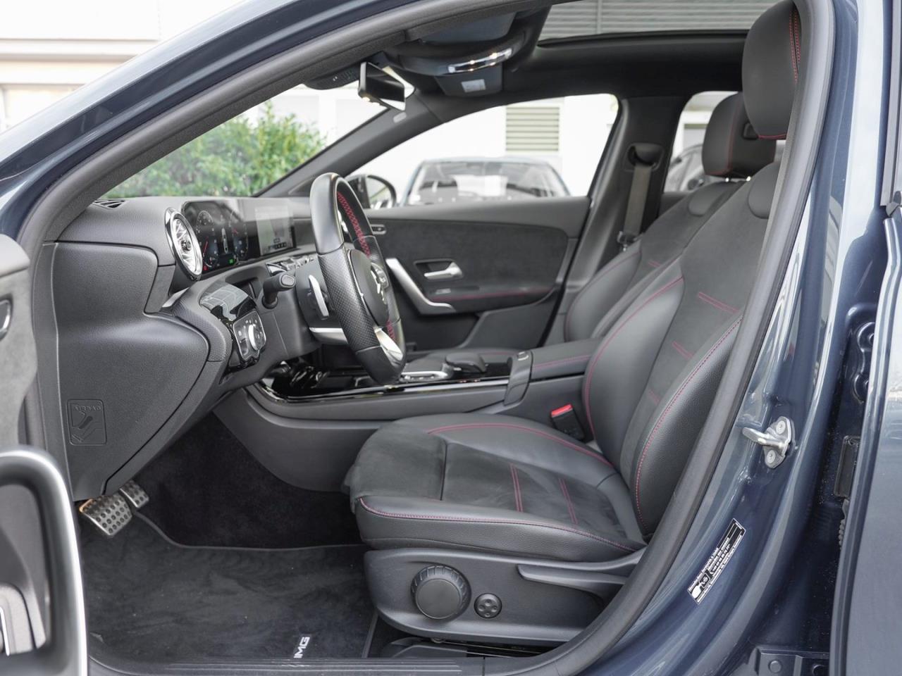 Mercedes-Benz A 250 e Limousine AMG Night Panorama 360° SpurP