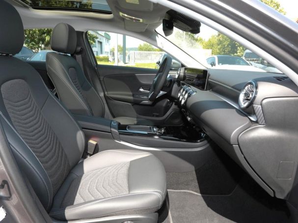 Mercedes-Benz A 250 e Limousine Progressive MBUX Navi Panorama Mercedes-Benz A 250 e Limousine Progressive MBUX Navi Panorama