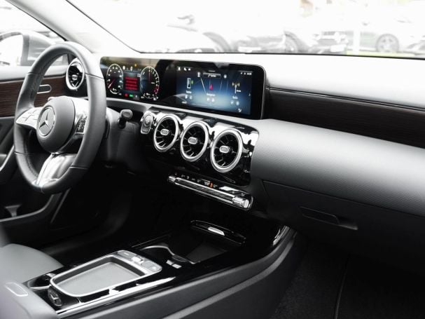 Mercedes-Benz A 250 e Limousine Progressive NP 51.878 Panorama