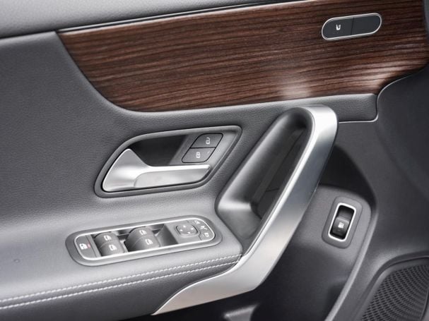 Mercedes-Benz A 250 e Limousine Progressive NP 51.878 Panorama