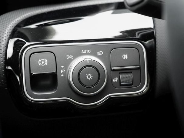 Mercedes-Benz A 250 e Limousine Progressive NP 51.878 Panorama